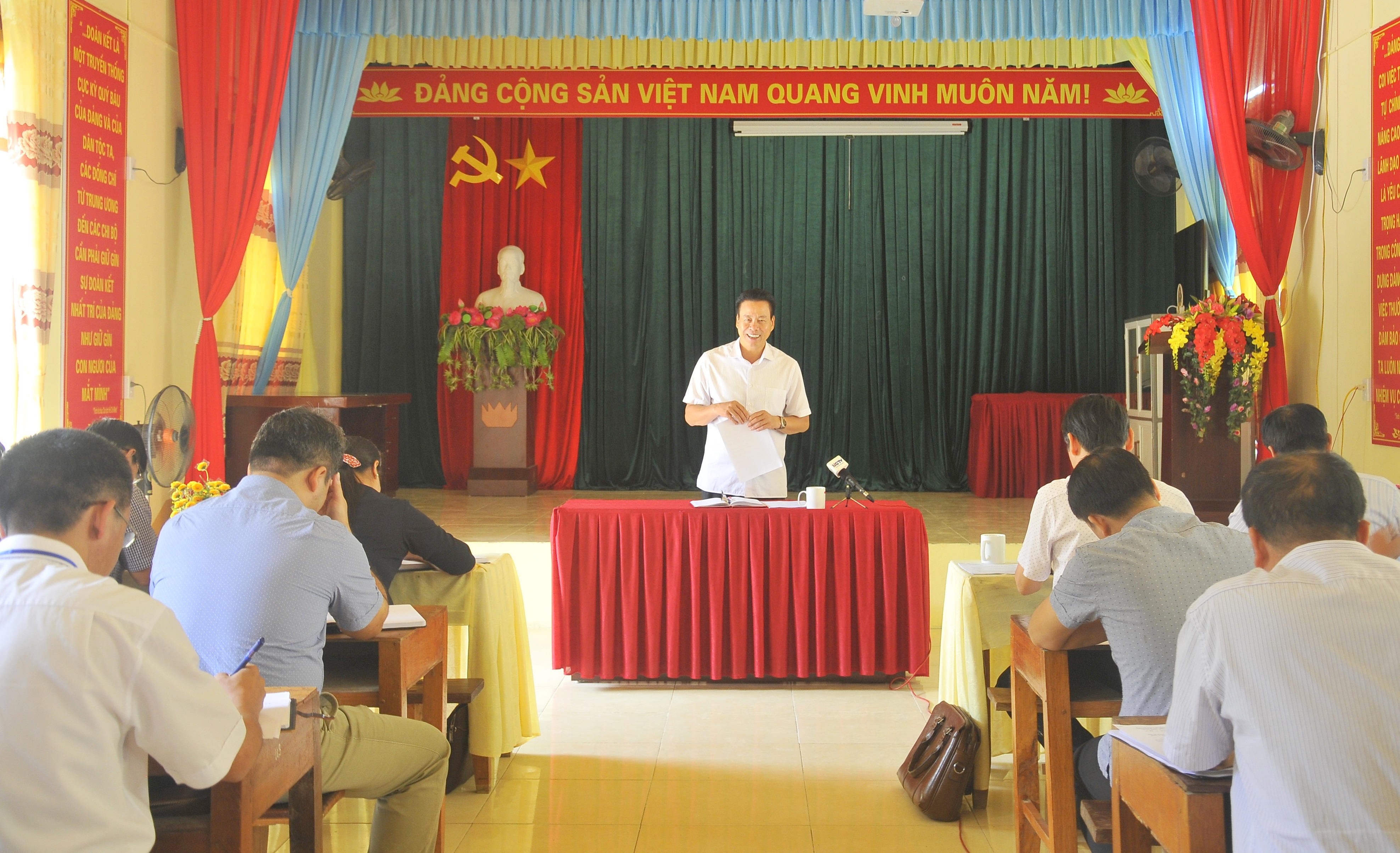 Tổ đại biểu HĐND tỉnh Hà Giang huyện Xín Mần tiếp xúc cử tri tại xã Pà Vầy Sủ